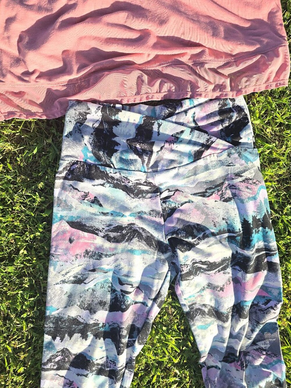 🌸 Avia Pink Crisscross Back Top & No Boundaries Abstract Leggings Set – Size M